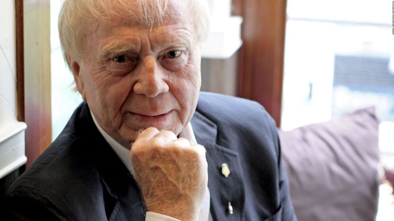 Wolfgang Petersen, el director nominado al Oscar de películas como "Das Boot" y "Air Force One", murió el 12 de agosto, dijo el martes 16 de agosto su portavoz, Michelle Bega de Rogers & Cowan/PMK. Tenía 81 años.