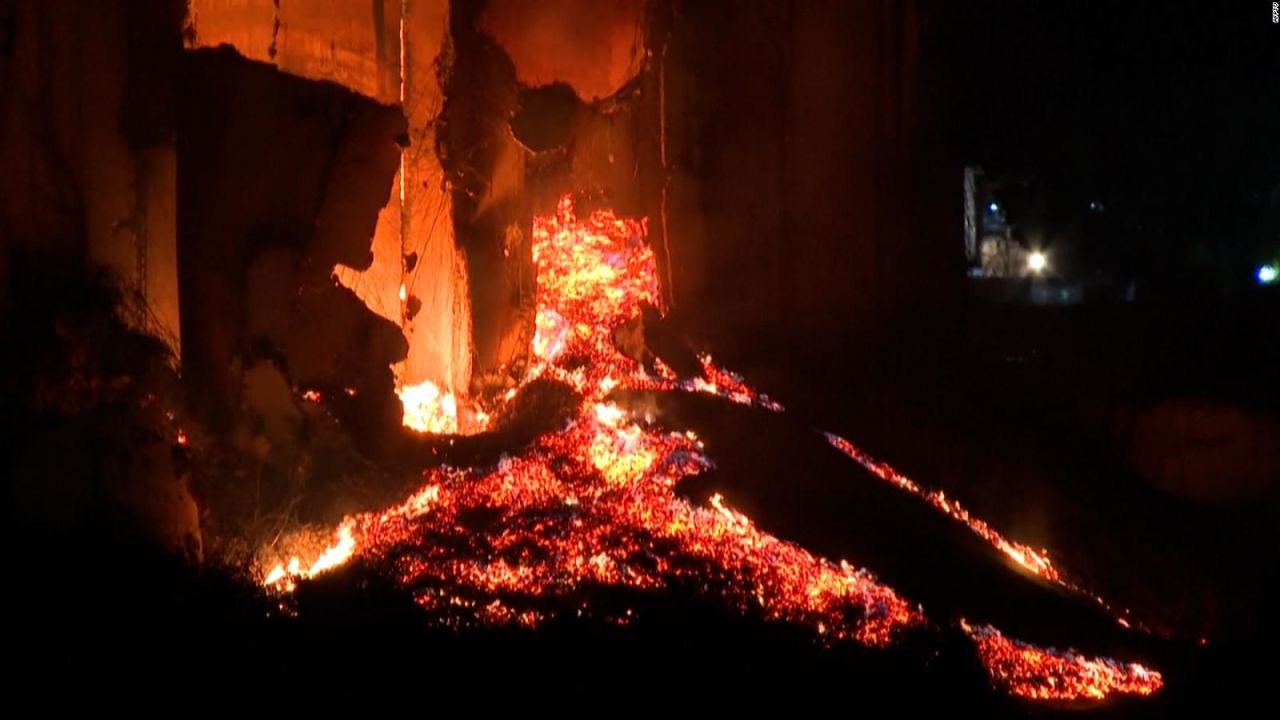 CNNE 1254484 - incendio arde por semanas en silos de grano en beirut