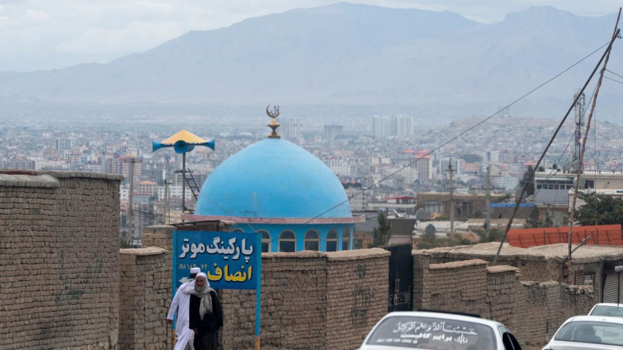 CNNE 1254617 - 5 cosas- explosion en mezquita de afganistan deja 21 muertos