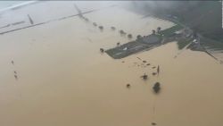 CNNE 1255366 - asi se ven desde el cielo las imponentes inundaciones en nueva zelandia