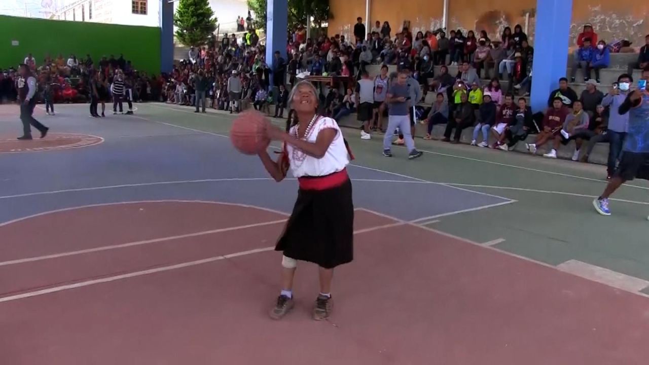 Conoce a Andrea García, la abuelita basquetbolista de la mixteca oaxaqueña