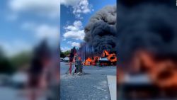 CNNE 1255632 - necesitaron mas de 100 bomberos para sofocar incendio en astillero