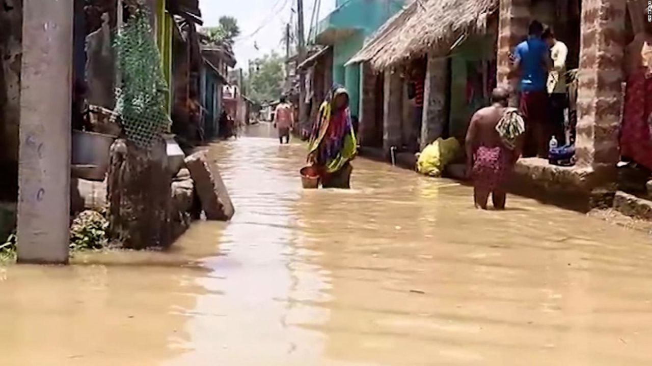 CNNE 1256141 - mas de 30 muertos por inundaciones en la india