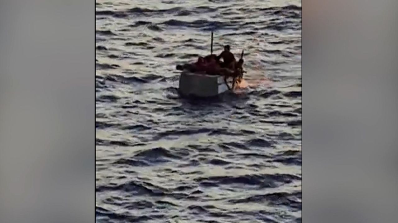 CNNE 1257734 - rescatan a 6 migrantes cubanos que se encontraban a la deriva