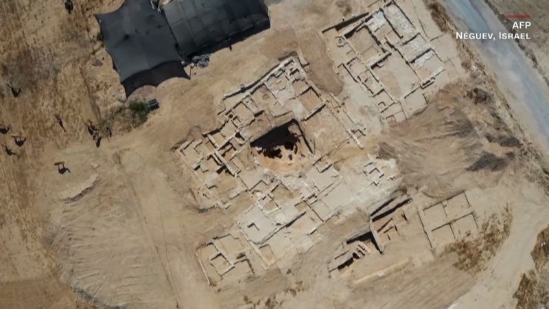 Hallan lujosa mansión de 1. 200 años sepultada en un pueblo beduino en el desierto de israel | cnn