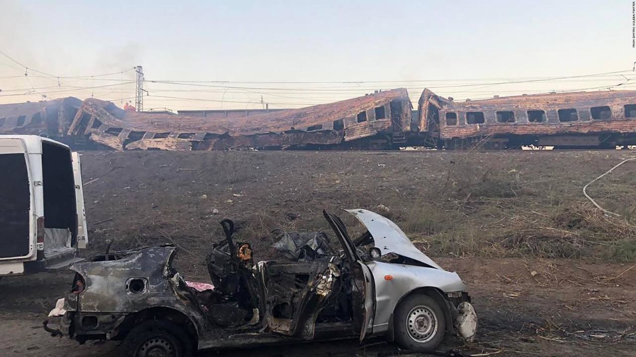 CNNE 1257811 - al menos 22 muertos tras ataque a estacion de tren en ucrania