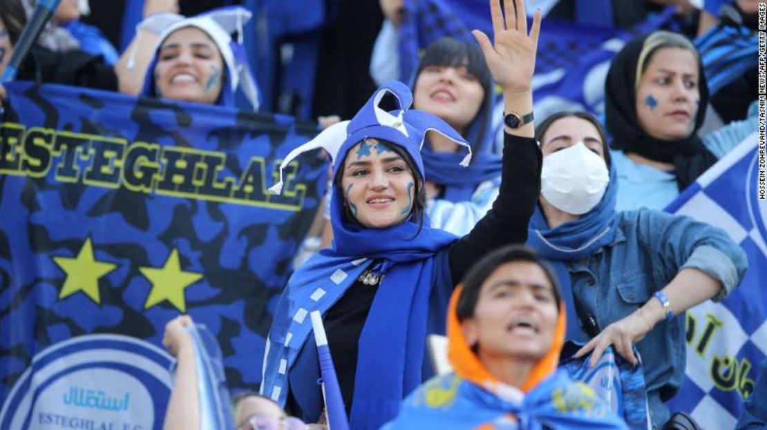 El jueves fue la primera vez en más de 40 años que a las mujeres en Irán se les permitió ver un juego del fútbol local.