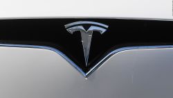 CNNE 1258770 - las acciones de tesla estan mas baratas