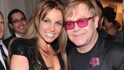 CNNE 1258930 - britney spears y elton john presentan "hold me closer"