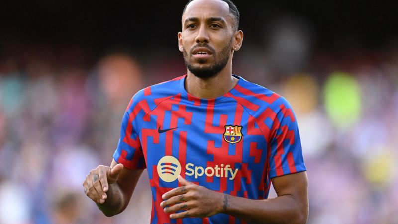Asaltan en su casa y con violencia a pierre-emerick aubameyang, delantero del fc barcelona, dicen autoridades | cnn