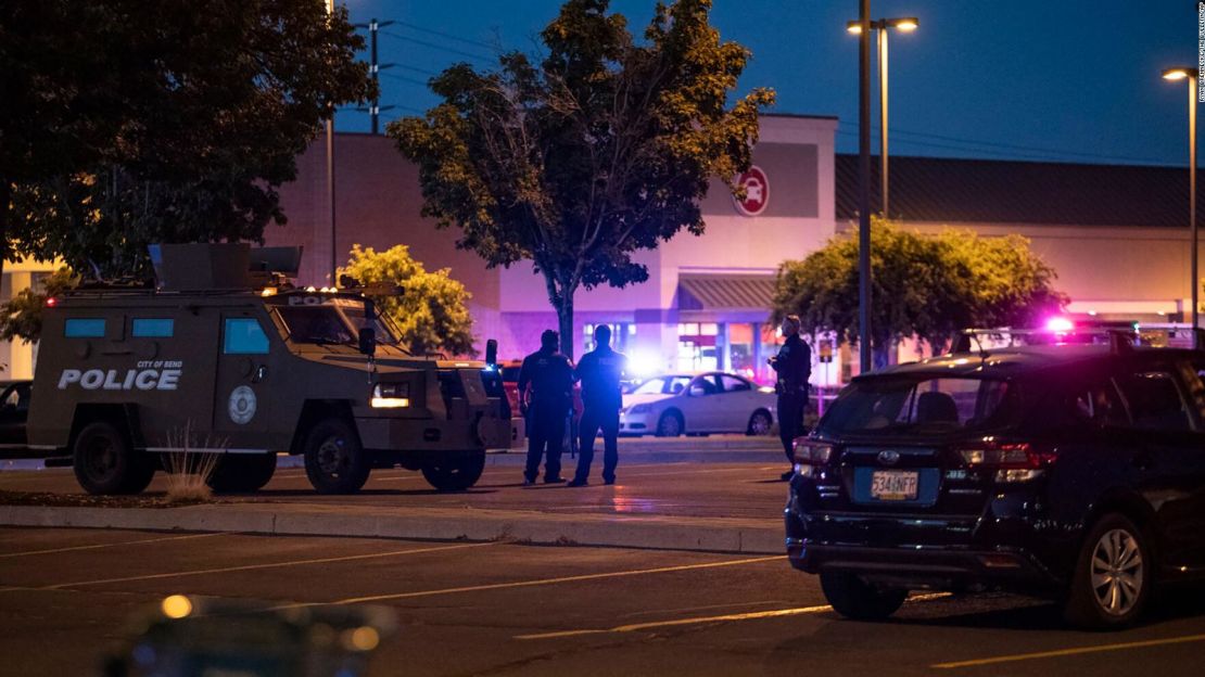 La policía respondió a un tiroteo en un Safeway en Bend, Oregon, el domingo por la noche.