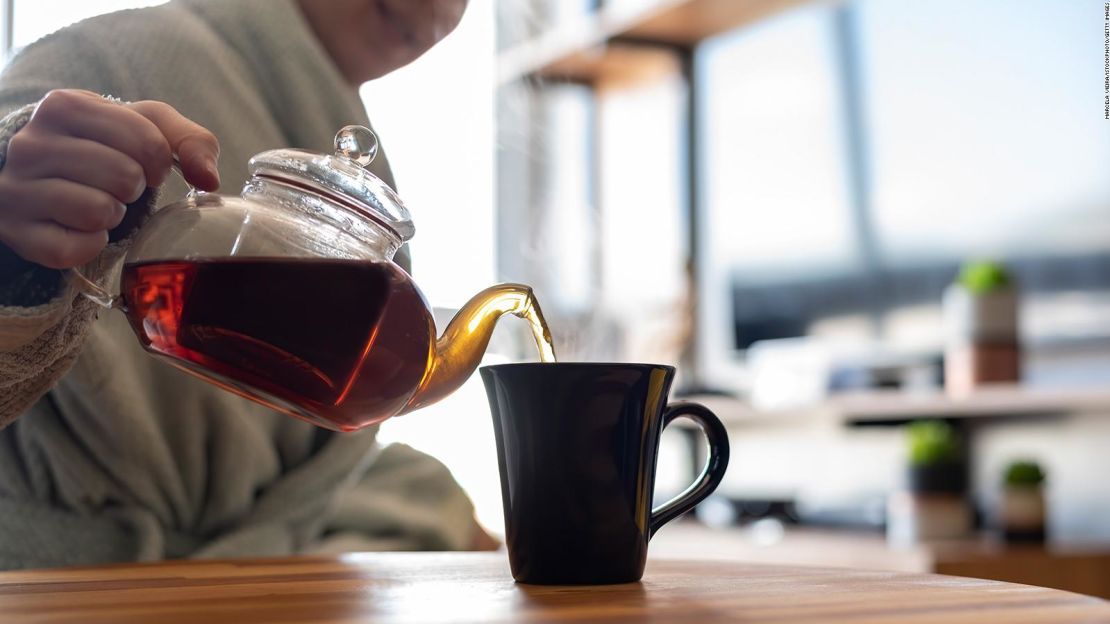 Durante mucho tiempo se ha pensado que el té verde tiene beneficios para la salud física, y una nueva investigación sugiere que el té negro también los tiene.