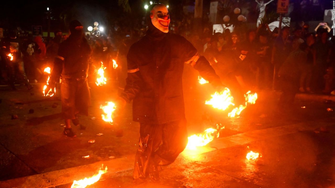 CNNE 1261469 - el festival "las bolas de fuego" en el salvador celebra 100 anos de existencia