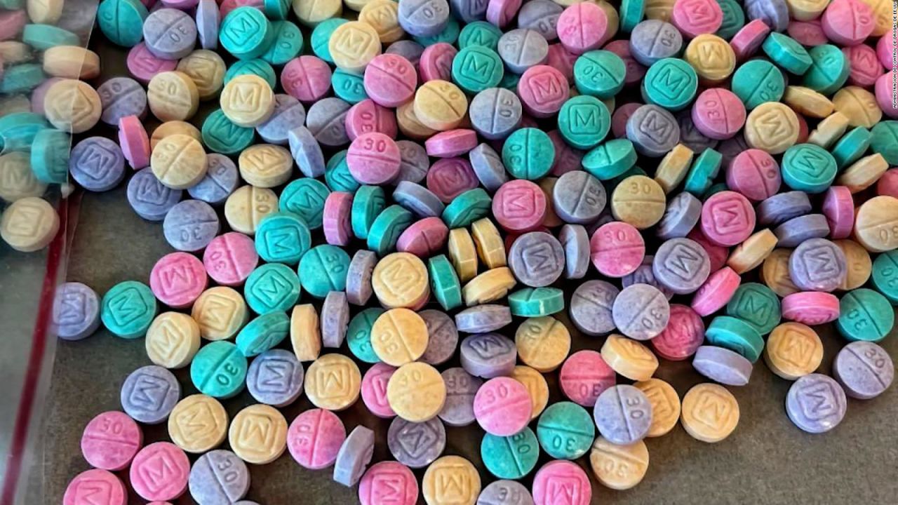 CNNE 1261640 - ¿cuales son los peligros del fentanilo, droga de moda entre jovenes?