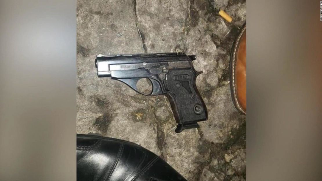 La pistola Bersa calibre 32 usada en el ataque.