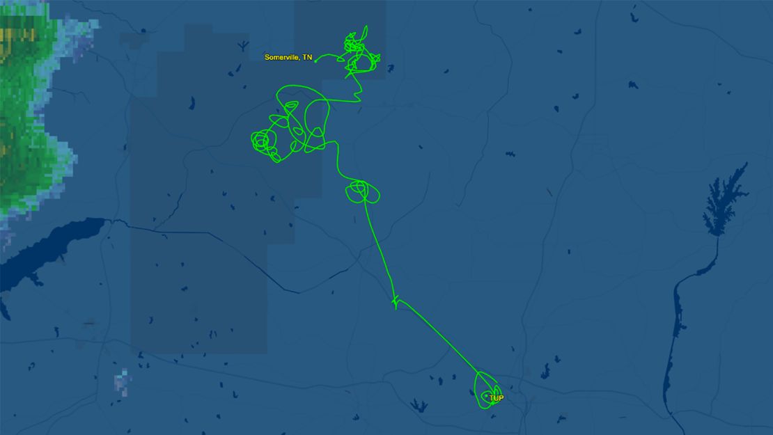 La trayectoria de vuelo errática del avión que volaba en círculos sobre el norte de Mississippi.