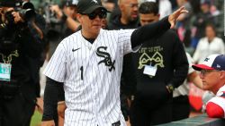 CNNE 1262651 - daddy yankee visita a los white socks de chicago