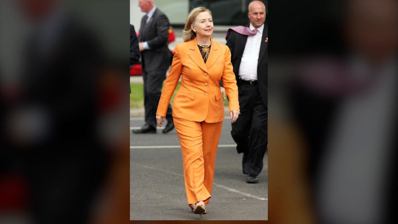 CNNE 1262889 - hillary clinton revela por que usa traje pantalon