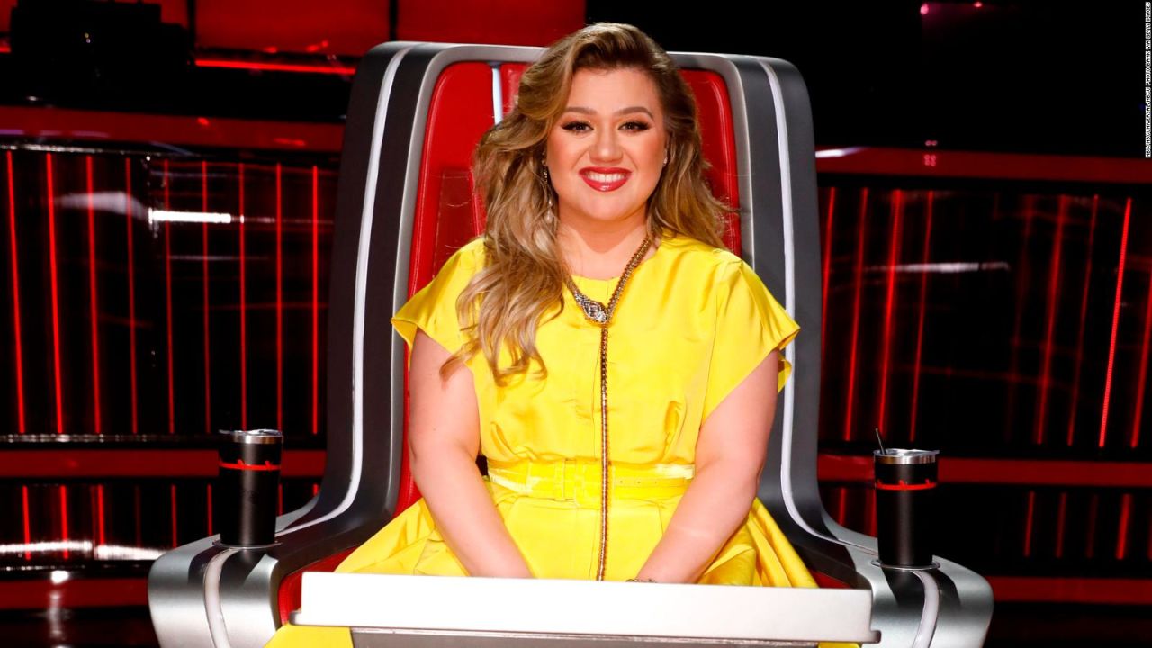 CNNE 1262999 - kelly clarkson agradecida por sus 20 anos de carrera