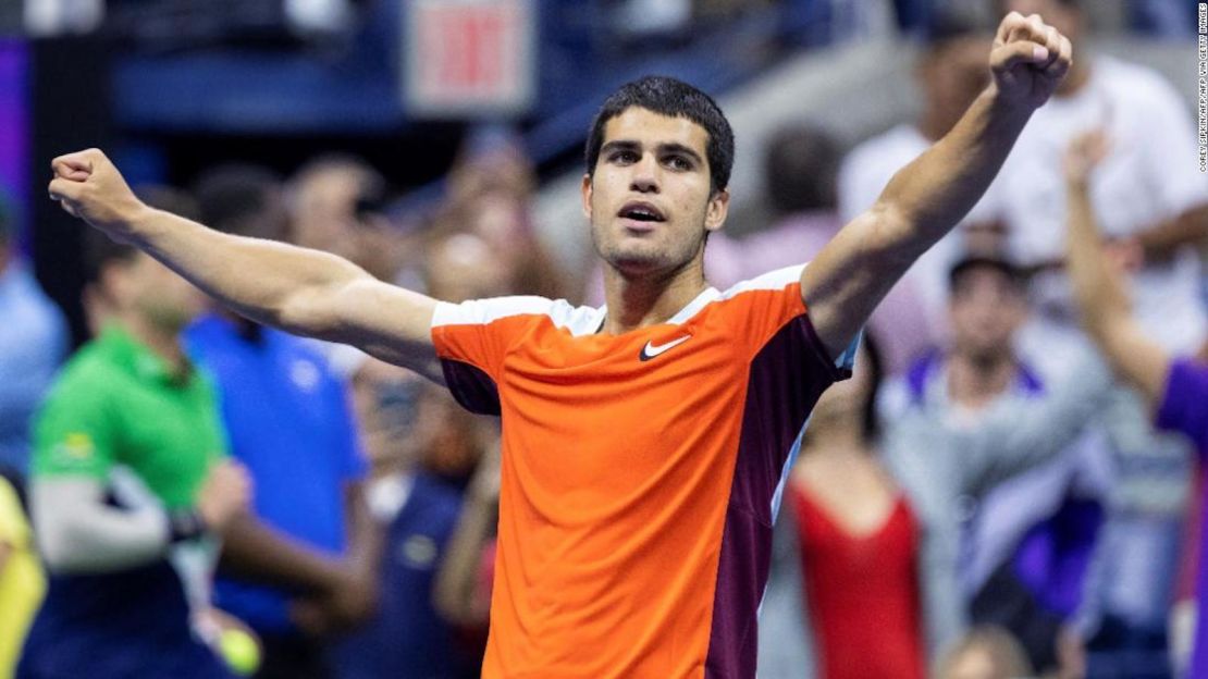 Alcaraz celebra la victoria frente a Cilic en un partido de 5 sets en el US Open el 6 de septiembre de 2022.