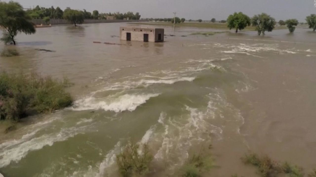 CNNE 1263807 - devastadoras inundaciones afectan a 150 aldeas en pakistan