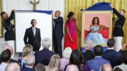 CNNE 1264196 - los obama vuelven a la casa blanca para desvelar retratos