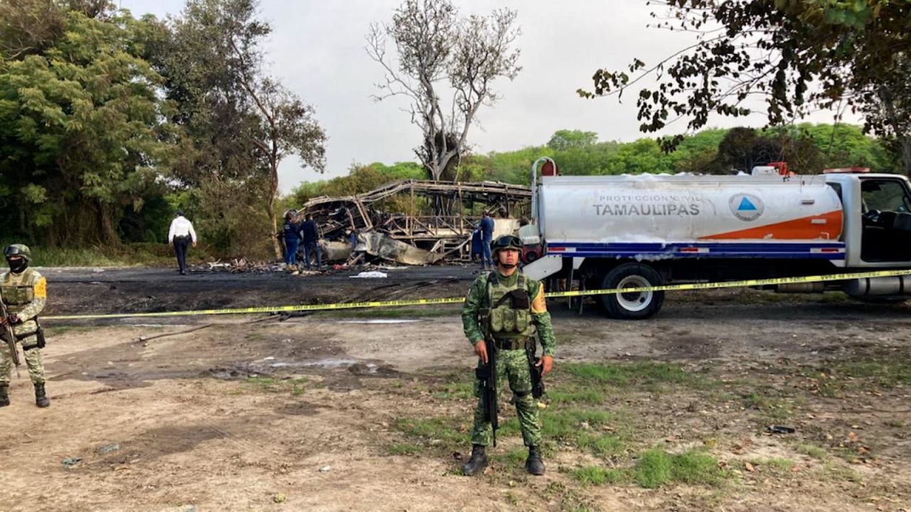 CNNE 1265743 - accidente de autobus en mexico deja 18 muertos