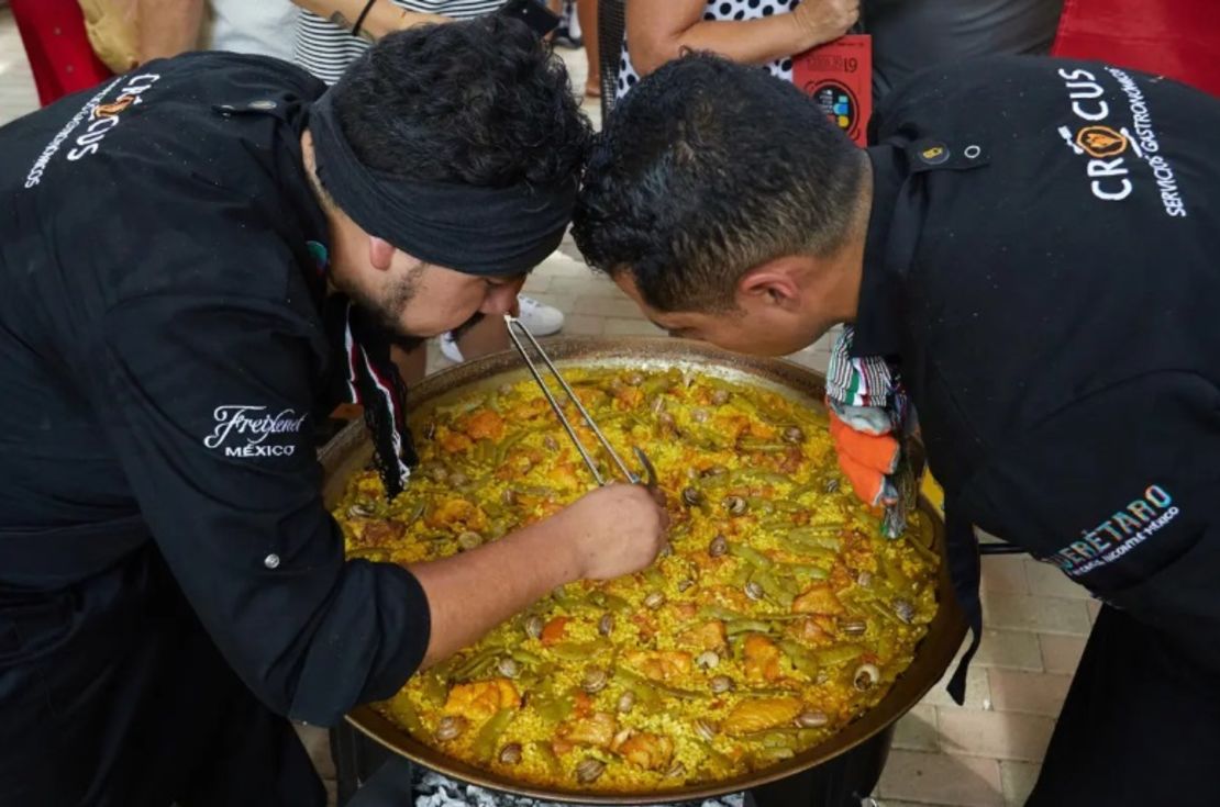 CNNE 1266063 - paella-valencia-mexicanos