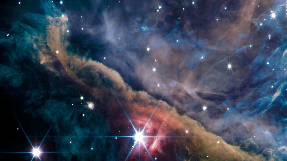 La región interior de la nebulosa de Orión vista por el instrumento NIRCam del telescopio espacial James Webb.