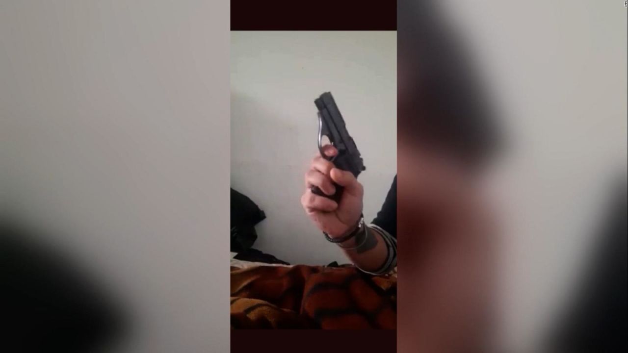 CNNE 1266314 - video muestra al autor del ataque a cristina kirchner accionando un arma