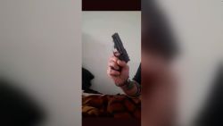 CNNE 1266314 - video muestra al autor del ataque a cristina kirchner accionando un arma