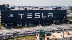 CNNE 1266362 - tesla quiere una refineria de litio en texas