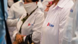 CNNE 1266596 - ¿quienes son los medicos cubanos que llegaron a mexico este ano?