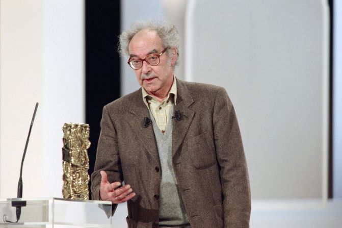 Jean-Luc Godard, el director franco-suizo que fue una figura clave en la Nouvelle Vague, el movimiento cinematográfico que revolucionó el cine a finales de los años 50 y 60, ha muerto a los 91 años, informaron medios ses el martes 13 de septiembre.