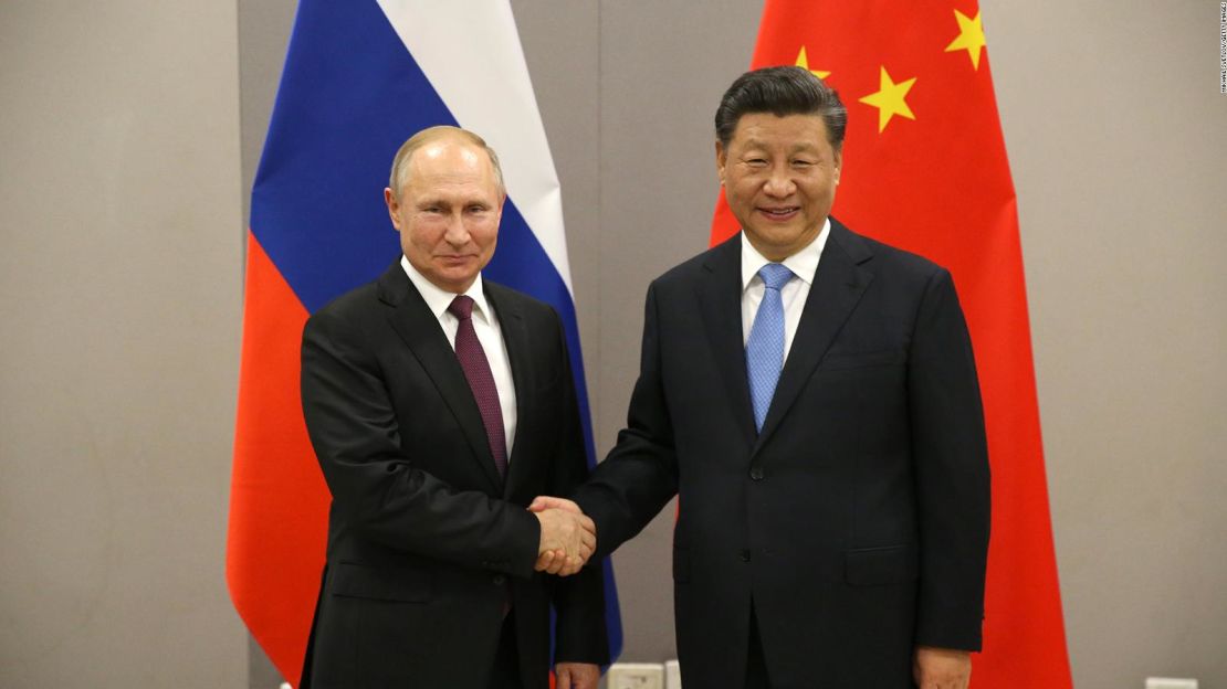 El presidente ruso Vladimir Putin con el líder chino Xi Jinping el 13 de noviembre de 2019 en Brasilia, Brasil.