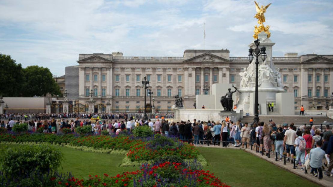 Los turistas han acudido en masa a Londres en los últimos días, y se espera que muchos más lleguen a tiempo para el funeral de Estado del 19 de septiembre. Crédito: Claire Doherty/In Pictures/Getty Images