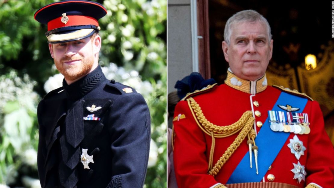 El príncipe Harry llevó un uniforme durante su boda de 2018. El príncipe Andrés fue visto con su traje militar durante la ceremonia de Trooping of Colour de 2018.