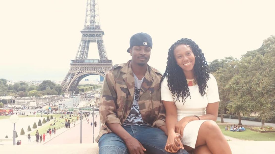 Steven y Andye empezaron a charlar cuando iban en el mismo tren del metro de París en septiembre de 2016. Crédito: @DyeTravels