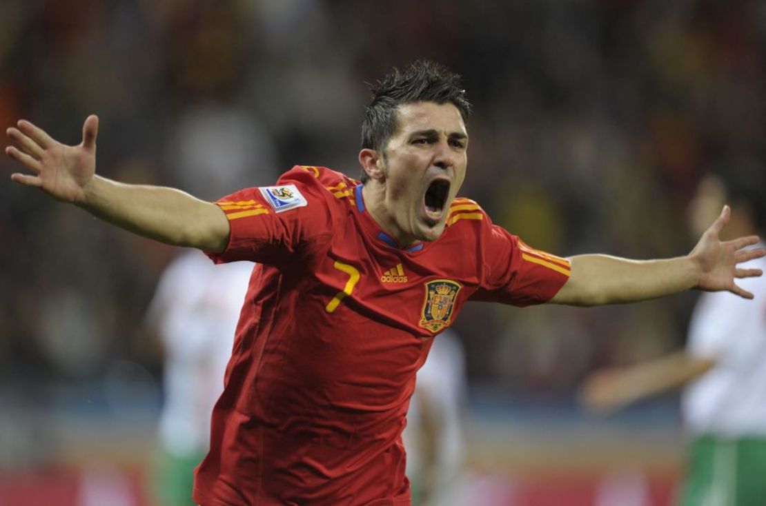 El delantero español David Villa celebra después de anotar contra Portugal durante su partido de fútbol de octavos de final de la Copa Mundial 2010 en el estadio Green Point en Ciudad del Cabo, Sudáfrica, el 29 de junio de 2010.