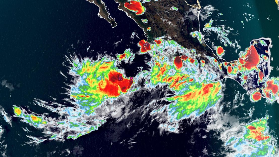 La tormenta tropical Madeline se forma en el Océano Pacífico frente a la costa occidental de México.