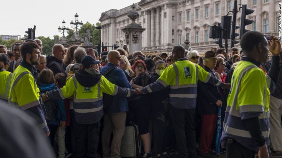 Las multitudes han estado creciendo en Londres en el periodo previo al funeral de Estado de la reina.