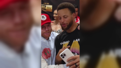 CNNE 1269316 - el abrazo entre canelo alvarez y stephen curry