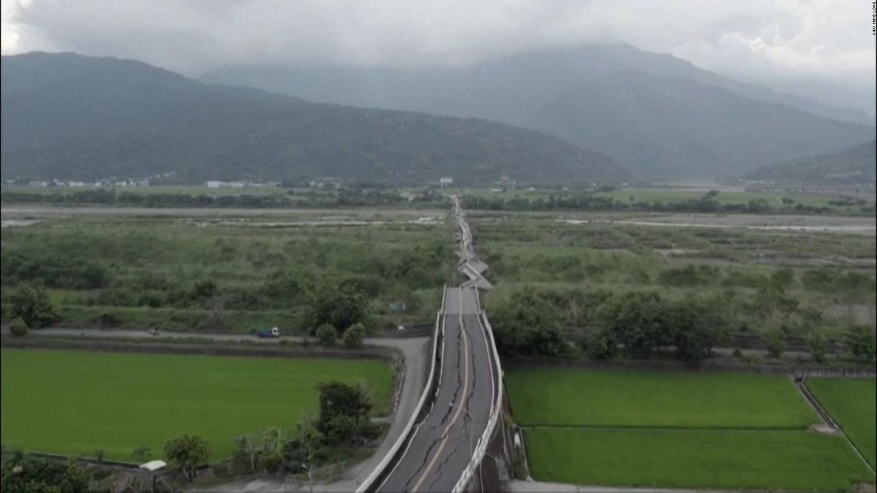 CNNE 1269755 - mira como quedo este puente tras el terremoto de taiwan