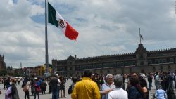 CNNE 1269881 - al menos un muerto tras terremoto en mexico y se emitio alerta de tsunami