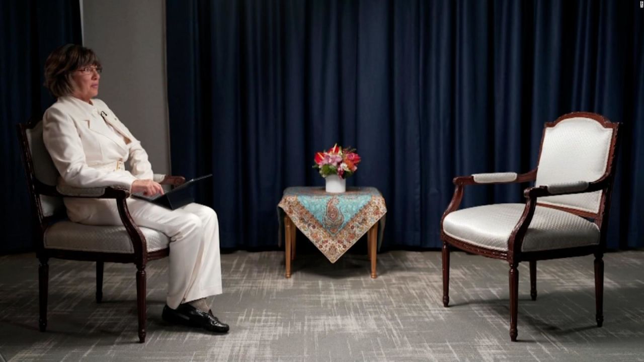 CNNE 1271491 - "me negue"- amanpour relata por que no acepto pedido del presidente de iran