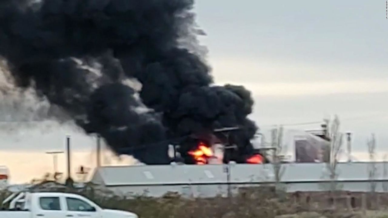 CNNE 1271556 - el momento de la explosion de una refineria en neuquen, argentina