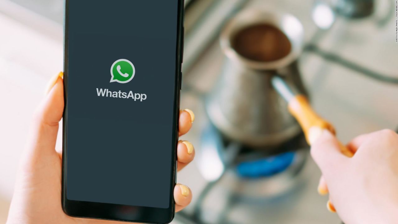 CNNE 1272215 - ¿no paras de ver el whatsapp laboral? quizas estes renunciando a tu vida