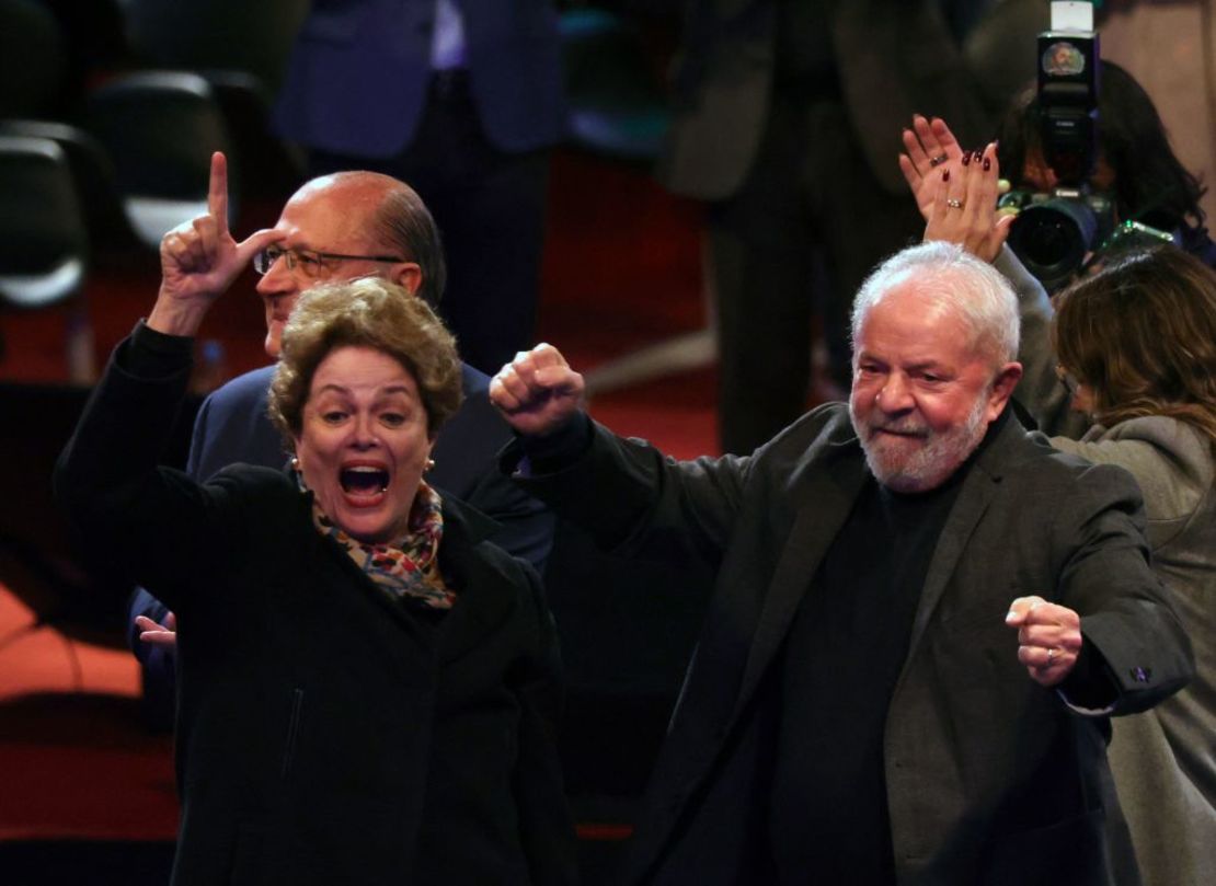 Los expresidentes Luiz Inácio Lula da Silva y Dilma Rousseff en el estado sureño brasileño de Río Grande do Sul, el 1 de junio de 2022.