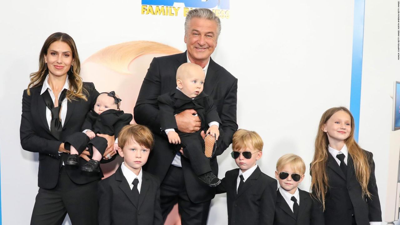 CNNE 1273079 - alec baldwin le da la bienvenida a su septimo hijo