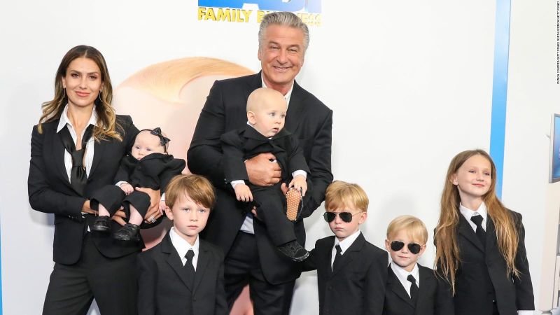 Hilaria y Alec Baldwin le dan la bienvenida a su séptimo hijo | CNN
